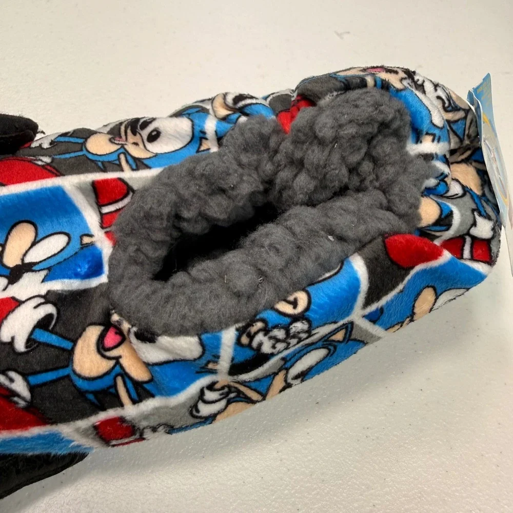 Sonic the Hedgehog Fuzzy Babba Slipper Socks Faux Fur Kids Size 8-13 S/M NEW